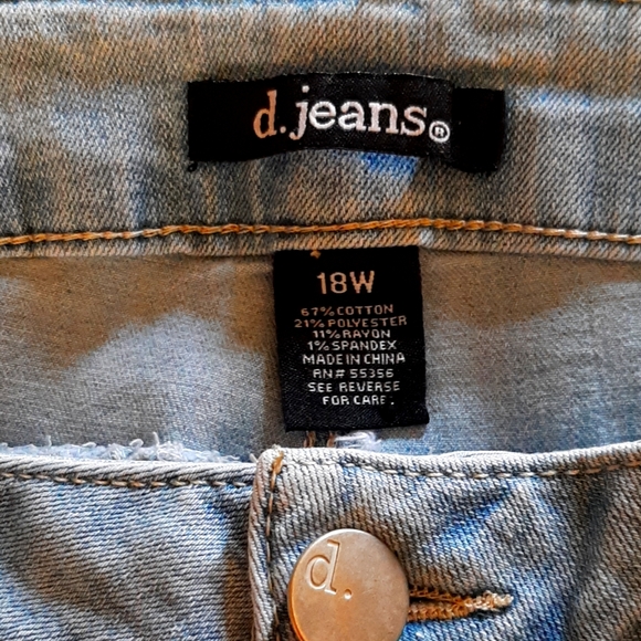 Soft Cropped Jeans - Picture 4 of 4